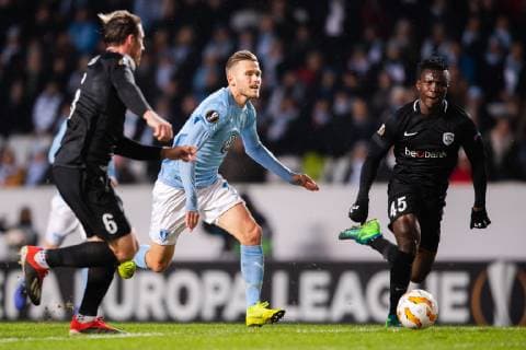 181129 Arn?r Ingvi Traustason of Malmö FF and Joseph Aidoo of Genk during the Europa league match between Malmö FF and Genk on November 29, 2018 in Malmö. Photo: Petter Arvidson BILDBYRN kod PA 92161  Copyright: PETTERxARVIDSON BB181129PA018