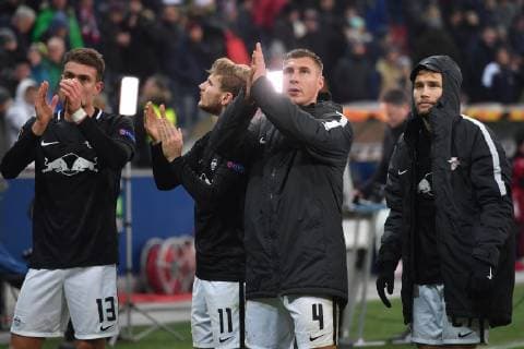 v.re:Konrad LAIMER (L),Willi ORBAN (L), Timo WERNER (L), Stefan ILSANKER (L) applaudieren nach Spielende in den Leipziger Fanblock, Fussball Europa League, Gruppenphase, Gruppe B, 5. Spieltag, FC Salzburg (SL)-RB Leipzig (L) 1-0, am 29.11.2018 Stadion Salzburg.