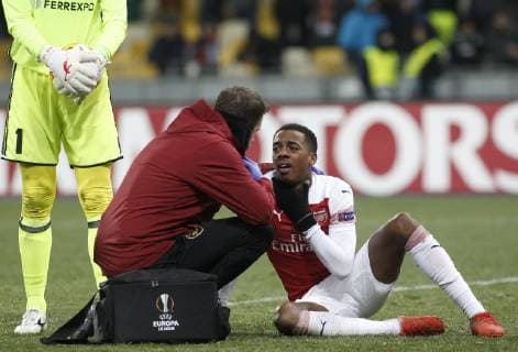 November 29, 2018 - Kyiv, Ukraine - Doctor helps Joe Willock of Arsenal during the UEFA Europa League Group E soccer match between FC Vorskla and FC Arsenal at the NSK Olimpiyskiy in Kyiv, Ukraine, November 29, 2018. EUFA Europa 2018: Group E: FC Vorskla 0:3 FC Arsenal - ZUMAs334 87162629st Copyright: xAnatoliixStepanovx