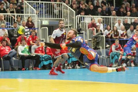 Marcel Niemeyer (Balingen-Weilstetten 3) springt in den Kreis und wirft auf das Tor beim Spiel TUSEM Essen vs. HBW Balingen-Weilstetten, Handball, 2. Bundesliga, 30.11.2018 TUSEM Essen vs. HBW Balingen-Weilstetten, Handball, 2. Bundesliga, 30.11.2018 Essen Copyright: xEIBNER MarioxHommesx EP_MHS