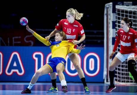 Handball, EM, Damen, Dänemark - Schweden Danmarks Mette Tranborg ogSveriges Anna Lagerquist under kampen mellem Danmark-Sverige i Nantes, Frankrig fredag den 30 november 2018.. , Nantes Frankrig  Copyright: Scanpix LiselottexSabroex COP101 spdk20181130-214505-L