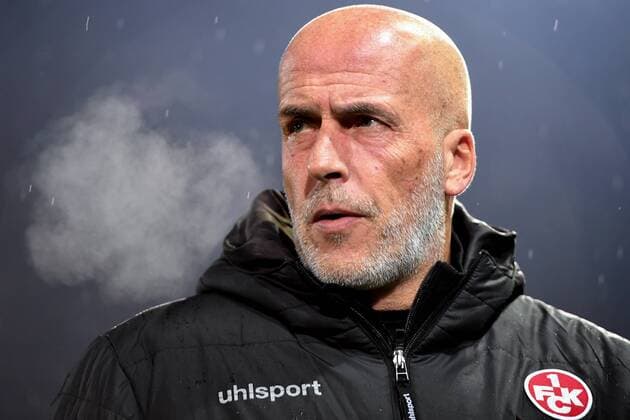 Trainer Michael Frontzeck (Kaiserslautern) enttäuscht schauend, Enttäuschung, Frustration, disappointed, pessimistisch Einzelbild, Aktion, Action Porträt, Portrait, Fussball, 3. Liga, SpVgg Unterhaching - 1. FC Kaiserslautern, DFB REGULATIONS PROHIBIT ANY USE OF PHOTOGRAPHS AS IMAGE SEQUENCES AND OR QUASI-VIDEO.
