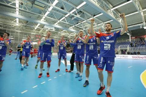 Die Spieler vom HBW Balingen-Weilstetten feiern den Sieg beim Spiel TUSEM Essen vs. HBW Balingen-Weilstetten, Handball, 2. Bundesliga, 30.11.2018 TUSEM Essen vs. HBW Balingen-Weilstetten, Handball, 2. Bundesliga, 30.11.2018 Essen Copyright: xEIBNER MarioxHommesx EP_MHS