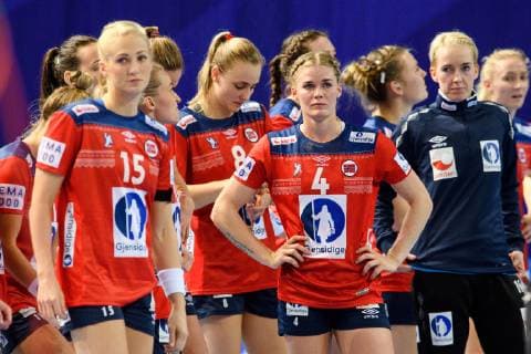181201 Veronica Kristiansen of Norway looks dejected during the EHF European WomenÕs Handball Championship match between Norway and Germany on December 1, 2018 in Brest. Photo: Fredrik Varfjell BILDBYRN kod FV 150167  Copyright: FREDRIKxVARFJELL BB181201FV021