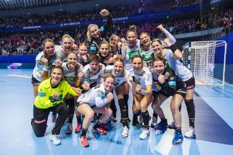 Sport Themen der Woche KW48 Sport Bilder des Tages Brest, Frankreich 01. Dezember 2018: EHF EM 2018 Women - Norwegen vs. Deutschland die Mannschaft von Deutschland, Schlussjubel Schlußjubel Emotion Freude Brest Arena Brest Frankreich