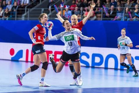 Brest, Frankreich 01. Dezember 2018: EHF EM 2018 Women - Norwegen vs. Deutschland Julia Behnke (Deutschland Metzingen) Brest Arena Brest Frankreich
