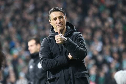 Sport Bilder des Tages 01.12.2018, xmhx, Fussball 1.Bundesliga, SV Werder Bremen - FC Bayern Muenchen emspor, v.l. Niko Kovac (Trainer FC Bayern Muenchen) Daumen nach oben, Jubel, Freude (DFL DFB REGULATIONS PROHIBIT ANY USE OF PHOTOGRAPHS as IMAGE SEQUENCES and or QUASI-VIDEO) Bremen