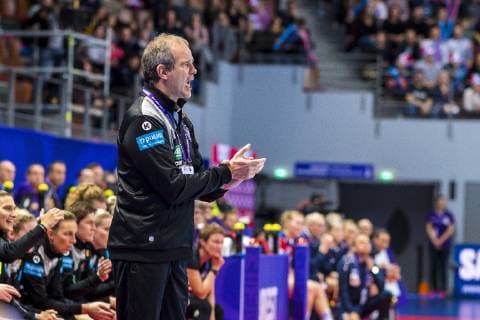 Brest, Frankreich 01. Dezember 2018: EHF EM 2018 Women - Norwegen vs. Deutschland Trainer Henk Groener (Deutschland) Brest Arena Brest Frankreich