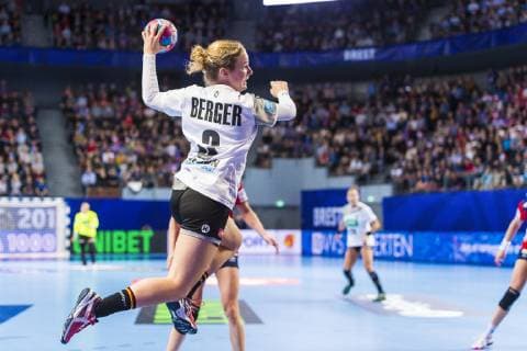 Brest, Frankreich 01. Dezember 2018: EHF EM 2018 Women - Norwegen vs. Deutschland Amelie Berger (Deutschland Leverkusen) Brest Arena Brest Frankreich