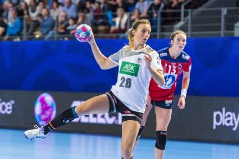 Handball, EM, Damen, Norwegen - Deutschland Brest, Frankreich 01. Dezember 2018: EHF EM 2018 Women - Norwegen vs. Deutschland Angie Geschke (Deutschland Oldenburg) Brest Arena Brest Frankreich