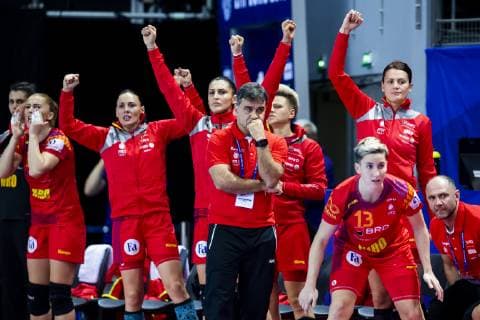 Handball, EM, Damen, Rumänien - Tschechien 181201 Ambros Martin, head coach of Romania, during the EHF European Women?s Handball Championship match between Romania and Czech Republic on December 1, 2018 in Brest. Photo: Fredrik Varfjell BILDBYRAN kod FV 150168  Copyright: FREDRIKxVARFJELL BB181201FV066