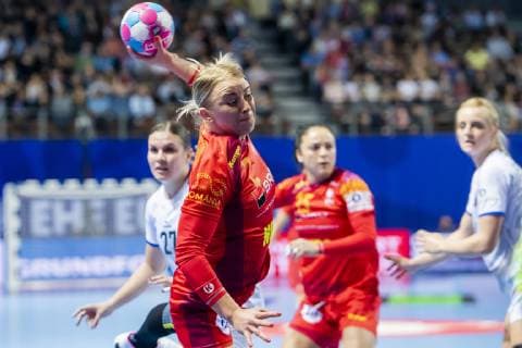 Handball, EM, Damen, Rumänien - Tschechien 181201 Aneta UdriÈ?tioiu of Romania during the EHF European Women?s Handball Championship match between Romania and Czech Republic on December 1, 2018 in Brest. Photo: Fredrik Varfjell BILDBYRAN kod FV 150168  Copyright: FREDRIKxVARFJELL BB181201FV070