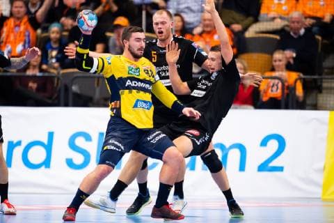 Handball, CL, IFK Kristianstad - Rhein-Neckar Löwen 181201 Rhein-Neckar Löwens Jannik Kohlbacher trycker bort Kristianstads Philip Henningsson under handbollsmatchen i Champions League mellan IFK Kristianstad och Rhein Neckar Löwen den 1 december 2018 i Kristianstad.  Copyright: AvdoxBilkanovic BB181201AB054