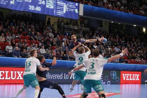 Luka Stepancic (psg) vs Christoffer Mikkelsen (Skjern) HANDBALL : Velux EHF Champions League - Paris vs Skjern- Paris - 01 12 2018 StephenCaillet Panoramic 