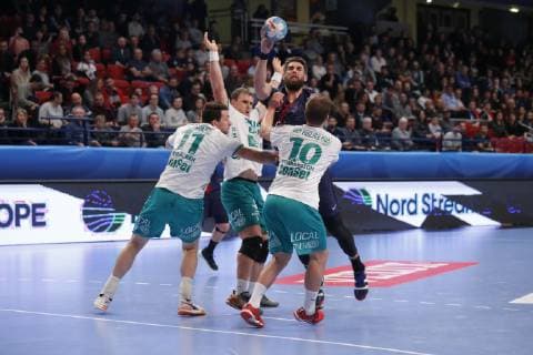 Luka Karabatic (psg) vs Jesper Kondradsson (Skjern) HANDBALL : Velux EHF Champions League - Paris vs Skjern- Paris - 01 12 2018 StephenCaillet Panoramic 