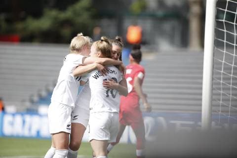 Fußball, Damen U17 WM, Neuseeland - Kanada New Zealand s players jubilate a goal during the Women s Under 17 World Cup match for the third position, between New Zealand and Canada, in Montevideo, Uruguay, 01 December 2018. New Zealand vs. Canada !ACHTUNG: NUR REDAKTIONELLE NUTZUNG!  Copyright: xFedericoxAnfittix AME3829 20181201-636792960175548102