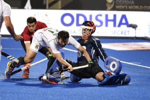 BHUBANESWAR, INDIA - DECEMBER 02 : Gowan Jones of South Africa, Jethro Eustice of South Africa, Sarmento Matthew of Canada HOCKEY SUR GAZON : Coupe du monde - Canada vs afique du sud - Bhubaneswar - 02 12 2018 PhotoNews Panoramic 