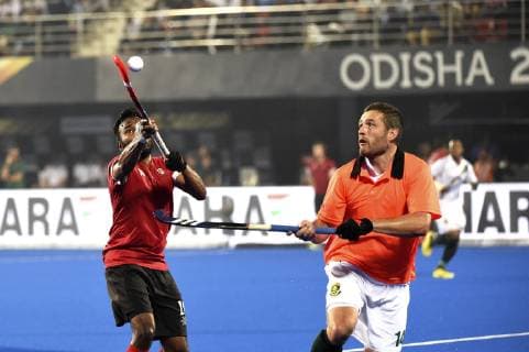 BHUBANESWAR, INDIA - DECEMBER 02 : Rhett Halkett of South Africa, Pereira Keegan of Canada HOCKEY SUR GAZON : Coupe du monde - Canada vs afique du sud - Bhubaneswar - 02 12 2018 PhotoNews Panoramic 