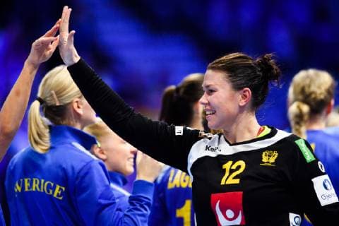 181202 goalkeeper Filippa Idehn of Sweden celebrates after the EHF European Women?s Handball Championship match between Sweden and Serbia on December 2, 2018 in Nantes. Photo: Ludvig Thunman BILDBYRAN kod LT 35559  Copyright: LUDVIGxTHUNMAN BB181202LT082
