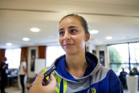 181203 Daniela Gustin of Sweden is interviewed by the media during a press meeting with the national team Nationalteam of Sweden during the EHF European WomenÕs Handball Championship on December 3, 2018 in Nantes. Photo: Ludvig Thunman BILDBYRN kod LT 35560  Copyright: LUDVIGxTHUNMAN BB181203LT008