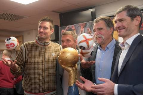 Handball,Carsten Lichtlein, WM 2019 Botschafter Lukas Podolski,Heiner Brand, Henning Fritz, Fototermin, Pressekonferenz, Handball is coming home, 03.12.2018, Lanxessarena Köln