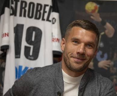 Pressekonferenz Handball WM 2019 Kabine Lanxess Arena Koeln Deutschland Datum: 03.12.2018 Lukas Podolski