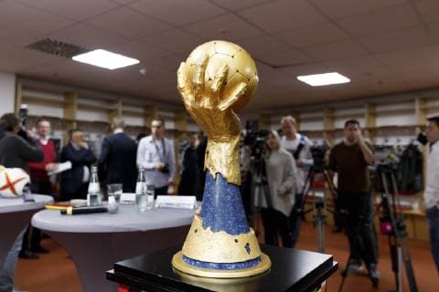 WM-Pokal der Handball-Weltmeisterschaft bei der Pressekonferenz zur Handball WM 2019 Handball Is Coming Home in der WM-Kabine von 2007 in der Lanxess-Arena. Köln, 03.12.2018