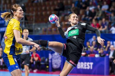 Handball, Frauen: EM, Deutschland Rumänien Vorrunde, Gruppe D, 2. Spieltag in der Brest Arena Julia Behnke (Deutschland Metzingen) Brest Arena Brest Frankreich