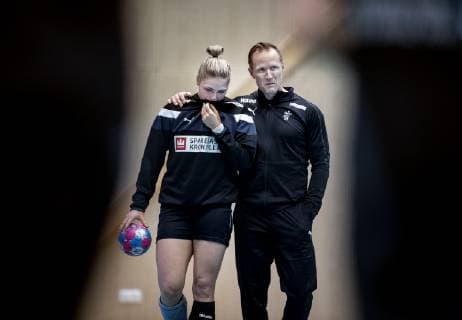Handball, EM Damen, Dänemark Training Sarah Iversen og landstraener Klavs Bruun Joergensen gaar lang tid sammen under traeningen i Nantes, Frankrig, mandag den 3 december 2018. , Nantes Denmark  Copyright: Scanpix LiselottexSabroex cop103 spdk20181203-184150-L
