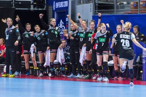 Handball, Frauen: EM, Deutschland Rumänien Vorrunde, Gruppe D, 2. Spieltag in der Brest Arena die Mannschaft von Deutschland, Jubel Freude Emotion Brest Arena Brest Frankreich