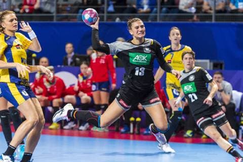 Handball, Frauen: EM, Deutschland Rumänien Vorrunde, Gruppe D, 2. Spieltag in der Brest Arena Julia Behnke (Deutschland Metzingen) Brest Arena Brest Frankreich