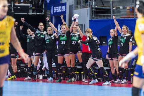 Handball, Frauen: EM, Deutschland Rumänien Vorrunde, Gruppe D, 2. Spieltag in der Brest Arena die Mannschaft von Deutschland, Jubel Freude Emotion Brest Arena Brest Frankreich