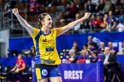 181203 Eliza Buceschi of Romania celebrates during the EHF European Women?s Handball Championship match between Germany and Romania on December 3, 2018 in Brest. Photo: Fredrik Varfjell BILDBYRAN kod FV 150171  Copyright: FREDRIKxVARFJELL BB181203FV046