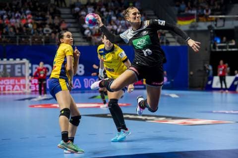 181203 Julia Behnke of Germany during the EHF European Women?s Handball Championship match between Germany and Romania on December 3, 2018 in Brest. Photo: Fredrik Varfjell BILDBYRAN kod FV 150171  Copyright: FREDRIKxVARFJELL BB181203FV050
