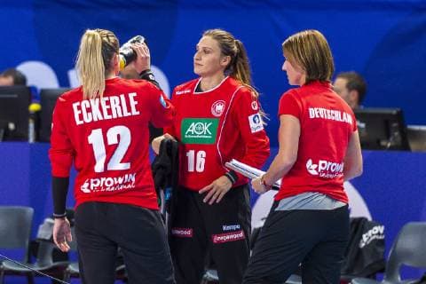 Handball, Frauen: EM, Deutschland Rumänien Vorrunde, Gruppe D, 2. Spieltag in der Brest Arena v.li. Torhueterin Dinah Eckerle (Deutschland SG BBM Bietigheim), Torhueterin Isabell Roch (Deutschland Metzingen), Brest Arena Brest Frankreich
