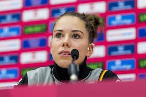 Handball, Frauen: EM, Deutschland Rumänien Vorrunde, Gruppe D, 2. Spieltag in der Brest Arena Emily Boelk Bölk (Deutschland Thueringer HC) Brest Arena Brest Frankreich