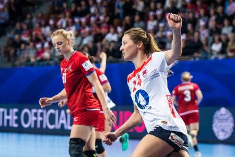 181203 Sanna Solberg of Norway celebrates during the EHF European Women?s Handball Championship match between Czech Republic and Norway on December 3, 2018 in Brest. Photo: Fredrik Varfjell BILDBYRAN kod FV 150172  Copyright: FREDRIKxVARFJELL BB181203FV075