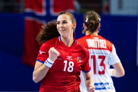 181203 Iveta Luzumova of Czech Republic celebrates during the EHF European Women?s Handball Championship match between Czech Republic and Norway on December 3, 2018 in Brest. Photo: Fredrik Varfjell BILDBYRAN kod FV 150172  Copyright: FREDRIKxVARFJELL BB181203FV077