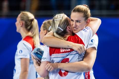 Handball, EM Damen, Norwegen - Tschechien 181203 Heidi Loke and Emilie Hegh Arntzen of Norway celebrate after the EHF European Women?s Handball Championship match between Czech Republic and Norway on December 3, 2018 in Brest. Photo: Fredrik Varfjell BILDBYRAN kod FV 150172  Copyright: FREDRIKxVARFJELL BB181203FV112