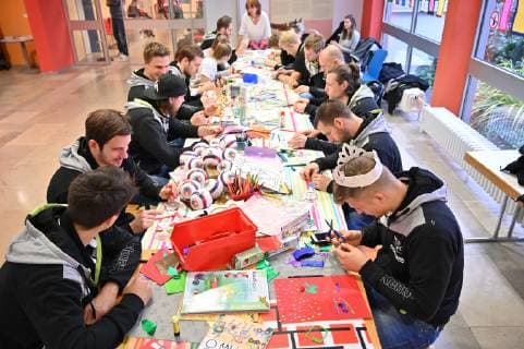 04.12.2018 - Handball - 1. Bundesliga - Saison 2018 2019 - HC Erlangen HCE - Bastelstunde in Kinderklinik Erlangen - HMI -