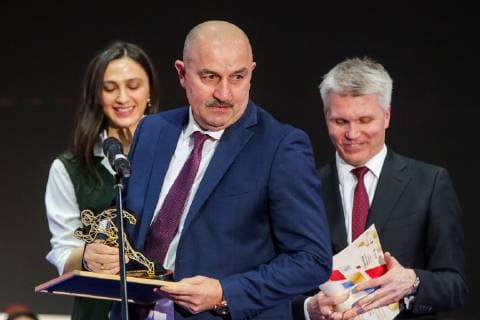 Sport Bilder des Tages MOSCOW, RUSSIA â€“ DECEMBER 4, 2018: Russian high jumper Maria Lasitskene, Russian national football team head coach Stanislav Cherchesov, and Russia s Minister Pavel Kolobkov (L-R) at a ceremony to present the 2018 Russian national sport prize at the office of the Ministry of Sport of Russia. Vladimir Gerdo TASS  TS099D11