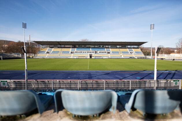 Ernst Abbe Sportfeld Jena, Heimspielstadion des FC Carl Zeiss Jena am 5.12.2018 Blick auf die Haupttribüne von der Gegengerade Ernst Abbe Sportfeld