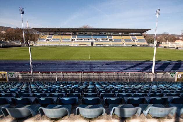 Ernst Abbe Sportfeld Jena, Heimspielstadion des FC Carl Zeiss Jena am 5.12.2018 Blick auf die Haupttribüne von der Gegengerade Ernst Abbe Sportfeld