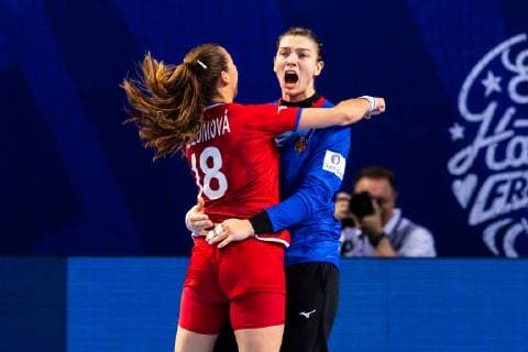 181205 Iveta Luzumov? and Goalkeeper Lucie Satrapov? of Czech Republic celebrates during the EHF European WomenÕs Handball Championship match between Germany and Czech Republic on December 5, 2018 in Brest. Photo: Fredrik Varfjell BILDBYRN kod FV 150175 Copyright: FREDRIKxVARFJELL BB181205FV005