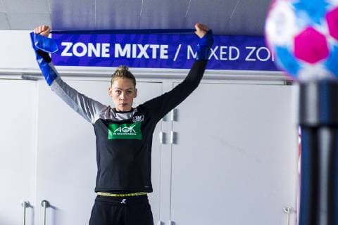 Handball, Frauen: EM, Deutschland Tschechien Vorrunde, Gruppe D, 3. Spieltag in der Brest Arena Luisa Schulze (Deutschland Bietigheim) beim Warmup Brest Arena Brest Frankreich