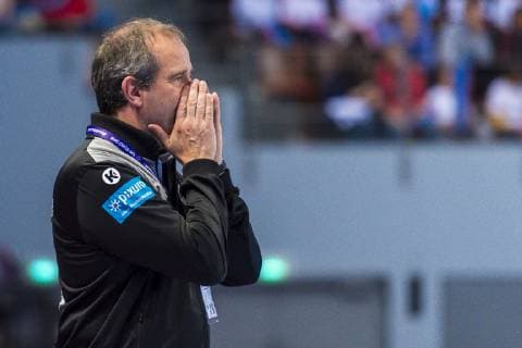 Handball, Frauen: EM, Deutschland Tschechien Vorrunde, Gruppe D, 3. Spieltag in der Brest Arena Trainer Henk Groener (Deutschland) Brest Arena Brest Frankreich
