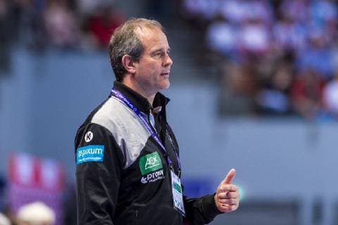 Handball, Frauen: EM, Deutschland Tschechien Vorrunde, Gruppe D, 3. Spieltag in der Brest Arena Trainer Henk Groener (Deutschland) Brest Arena Brest Frankreich