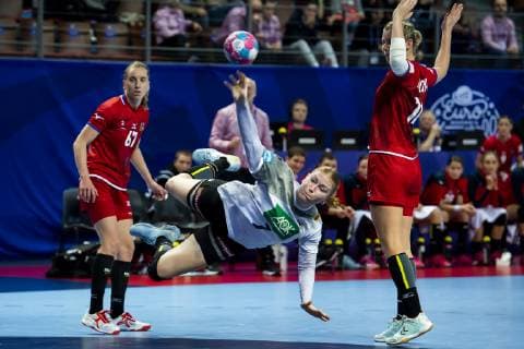 Sport Bilder des Tages 181205 Veronika Mala of Czech Republic, Meike Schmelzer of Germany and Kamila Kordovska of Czech Republic during the EHF European Women?s Handball Championship match between Germany and Czech Republic on December 5, 2018 in Brest. Photo: Fredrik Varfjell BILDBYRAN kod FV 150175 Copyright: FREDRIKxVARFJELL BB181205FV026