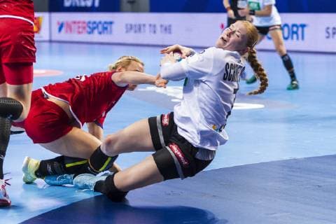 Handball, Frauen: EM, Deutschland Tschechien Vorrunde, Gruppe D, 3. Spieltag in der Brest Arena Meike Schmelzer (Deutschland Thueringer HC) Brest Arena Brest Frankreich