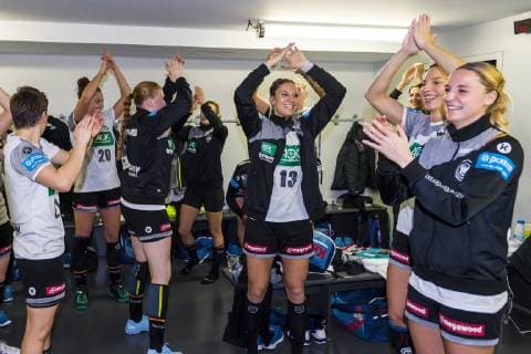 Handball, Frauen: EM, Deutschland Tschechien Vorrunde, Gruppe D, 3. Spieltag in der Brest Arena die Mannschaft von Deutschland, Jubel in der Kabine Brest Arena Brest Frankreich
